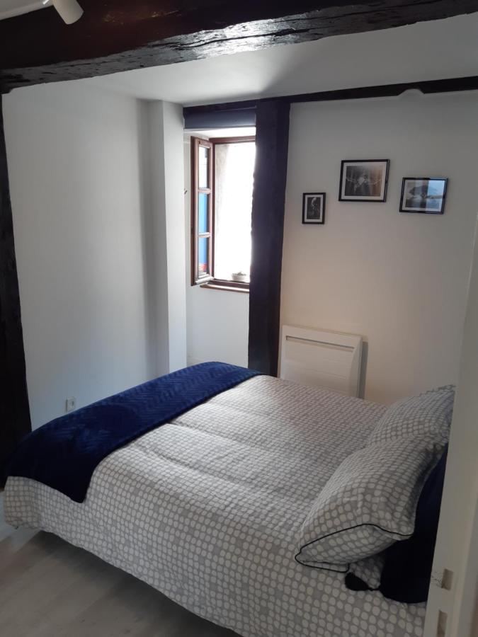 Appartement Haute Ville Meuble Avec Cour Privative Granville Exterior foto
